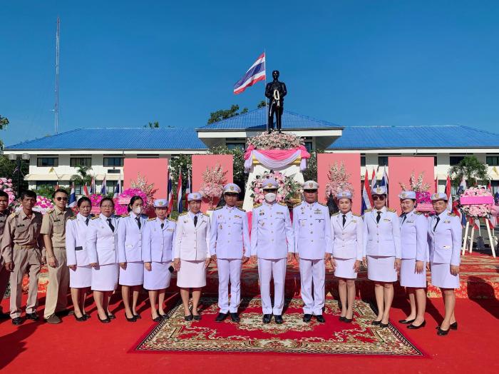 เทศบาลตำบลห้วยยาง นำโดย นายวินยง รับสมบัติ นายกเทศมนตรีตำบลห้วยยาง  พร้อมด้วยข้าราชการ พนักงาน ลูกจ้าง เข้าร่วมกิจกรรมงานพิธีน้อมรำลึกเนื่องในวันคล้ายวันสวรรคต พระบาทสมเด็จพระจุลจอมเกล้าเจ้าอยู่หัว รัชกาลที่ ๕ ณ สนามหน้าที่ว่าการอำเภอกระนวน